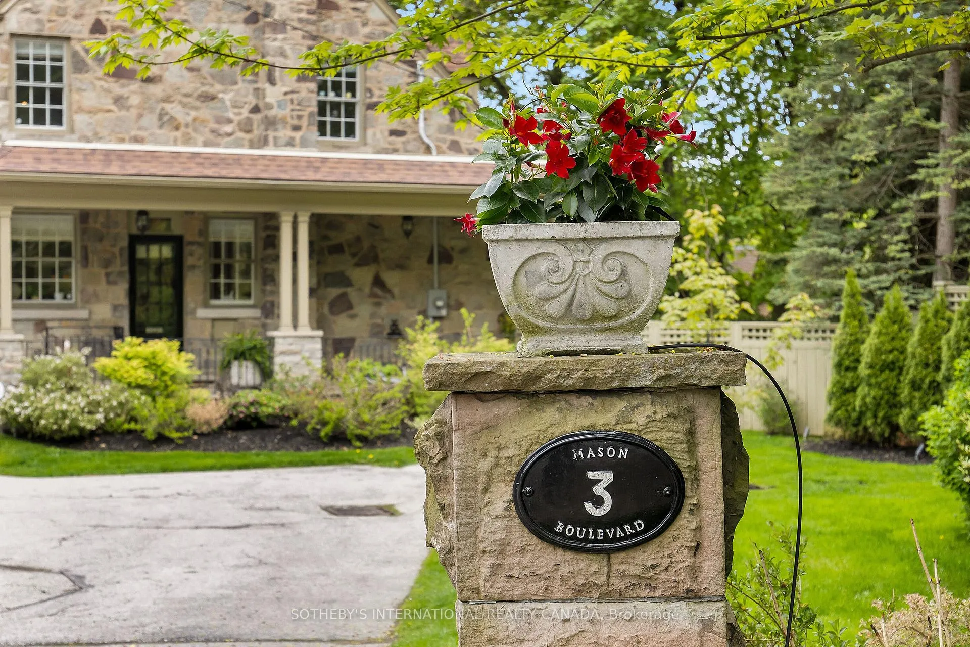 Photo 2 of 3 Mason Boulevard, Toronto, Bedford Park-Nortown — HOMEH
