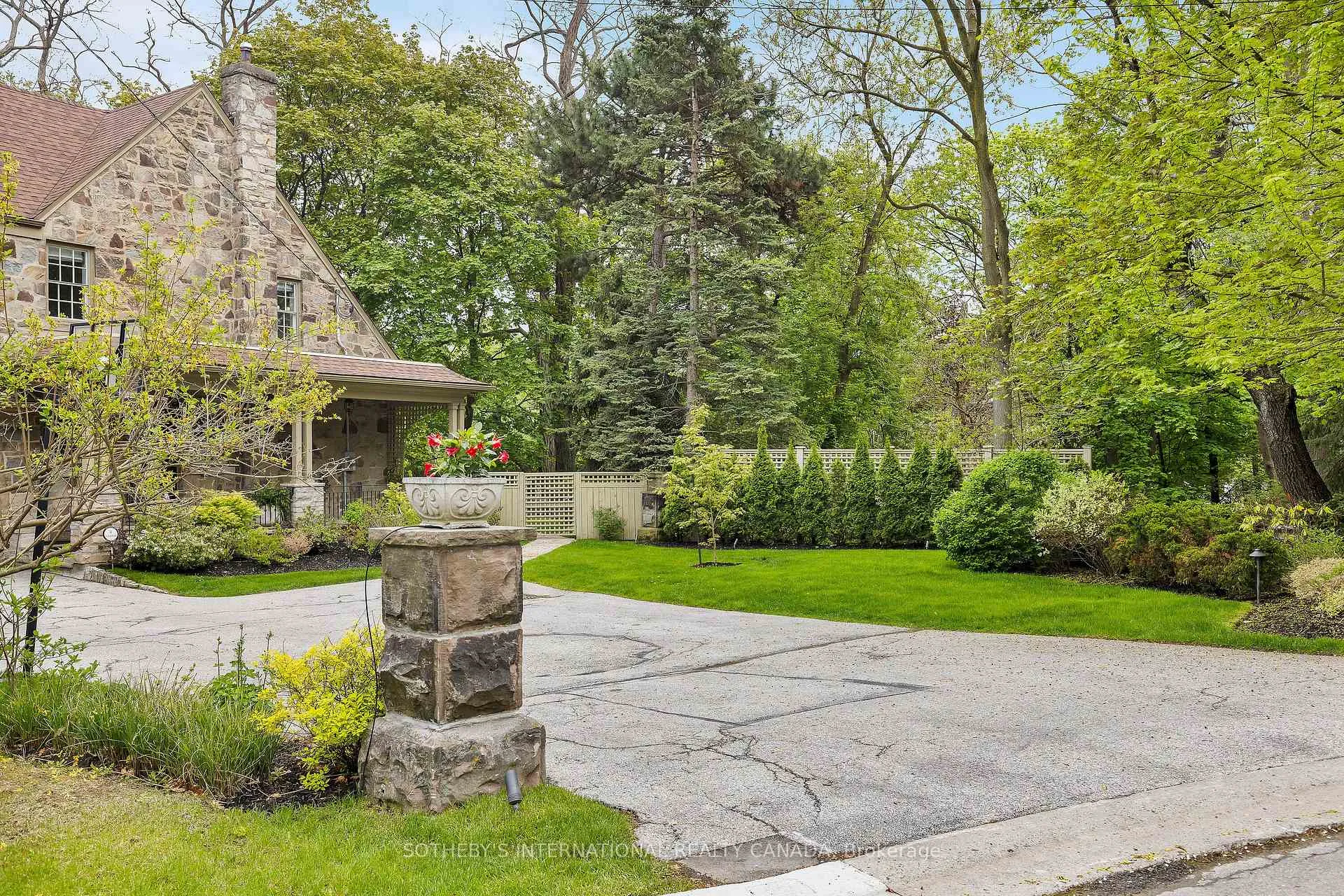 Photo 3 of 3 Mason Boulevard, Toronto, Bedford Park-Nortown — HOMEH