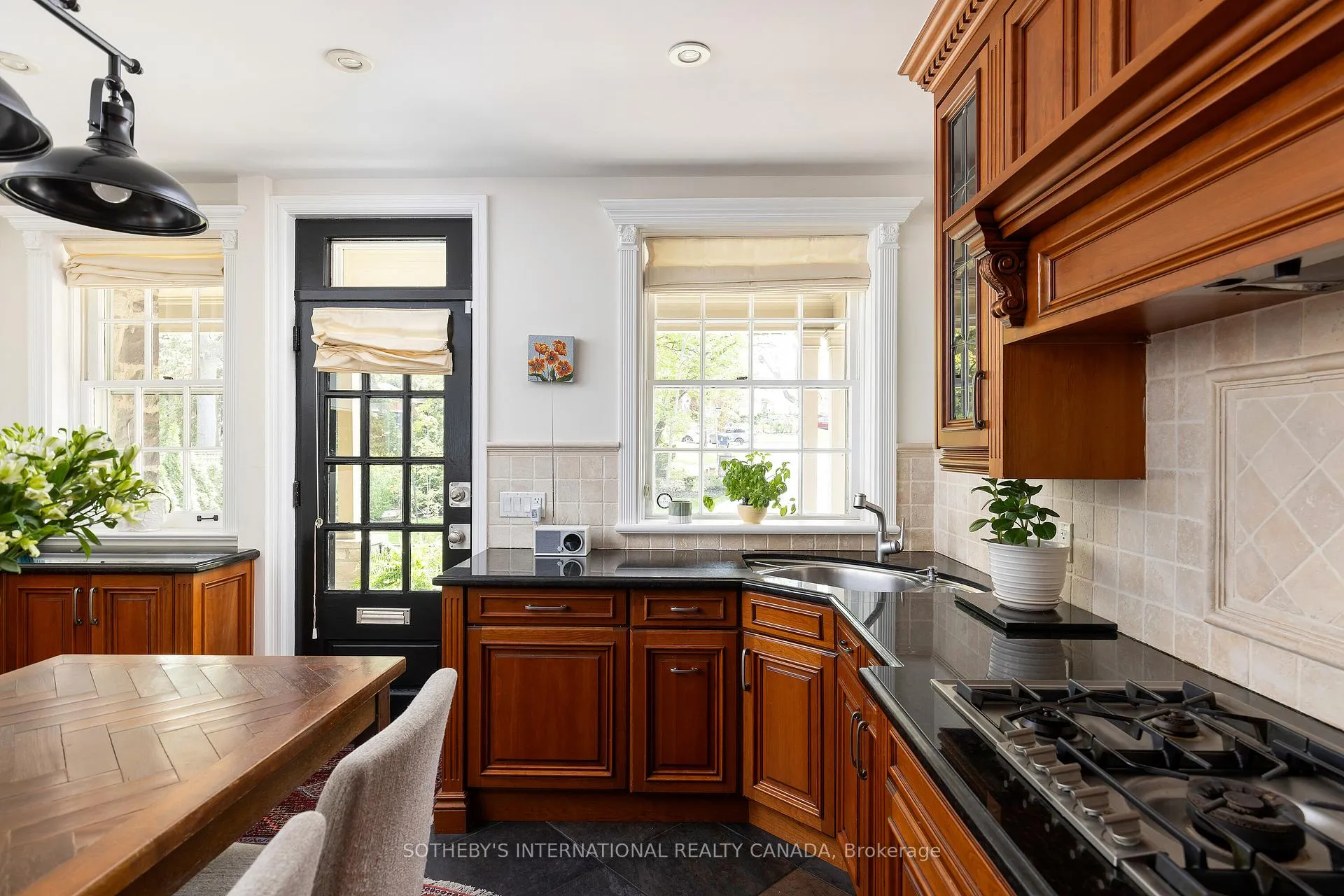 Photo 9 of 3 Mason Boulevard, Toronto, Bedford Park-Nortown — HOMEH