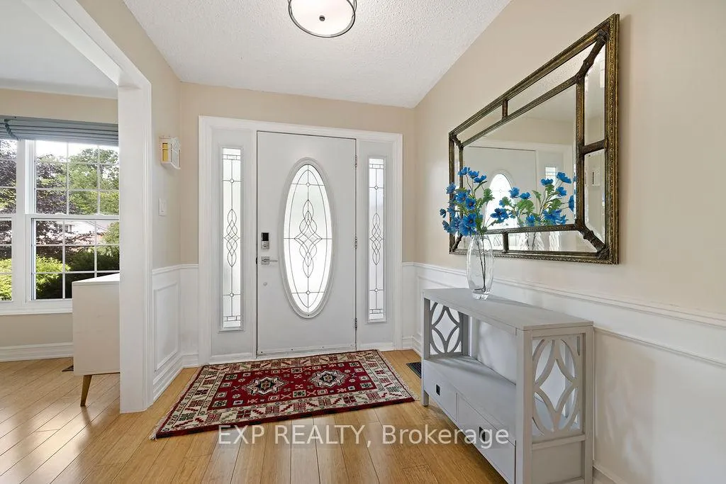 Photo 3 of 18 Nancy Court, Hamilton, Waterdown — HOMEH