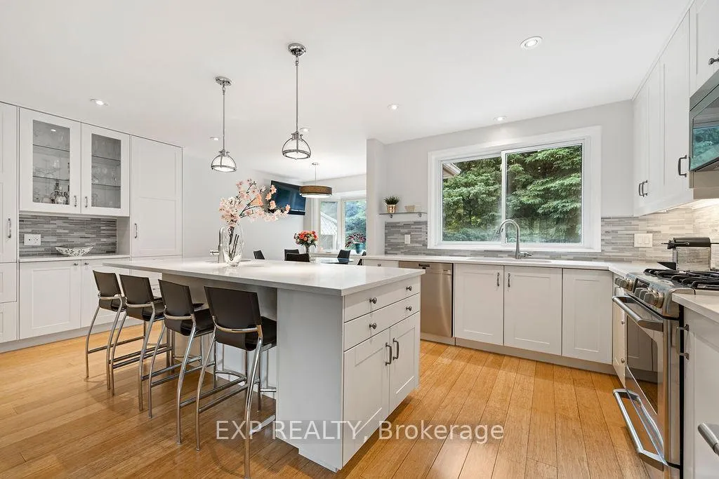 Photo 7 of 18 Nancy Court, Hamilton, Waterdown — HOMEH