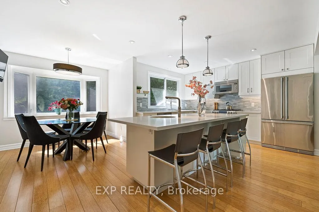Photo 12 of 18 Nancy Court, Hamilton, Waterdown — HOMEH