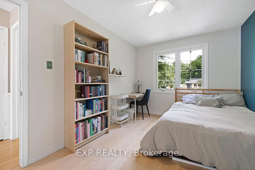Photo 16 of 18 Nancy Court, Hamilton, Waterdown — HOMEH