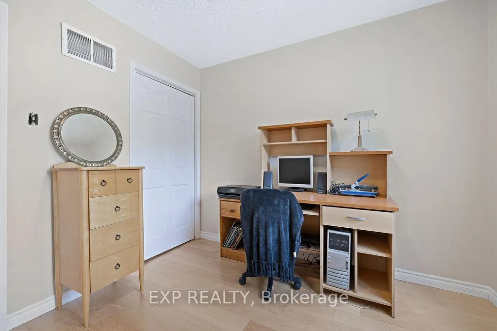 Photo 18 of 18 Nancy Court, Hamilton, Waterdown — HOMEH