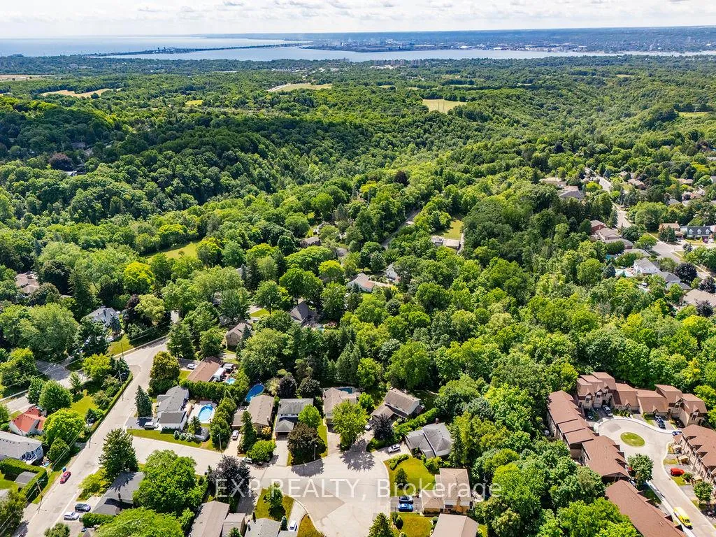 Photo 39 of 18 Nancy Court, Hamilton, Waterdown — HOMEH