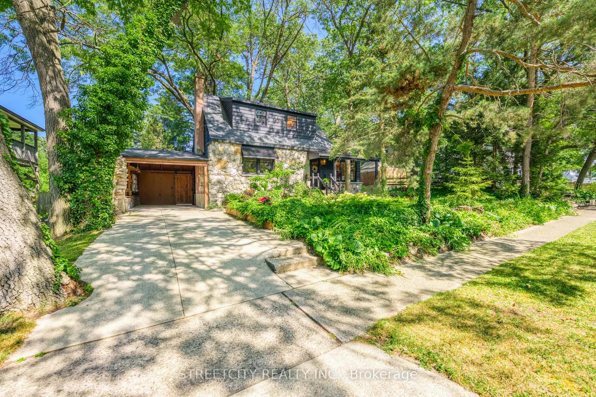 Photo 1 of 1358 Spartan Avenue, Sarnia — HOMEH