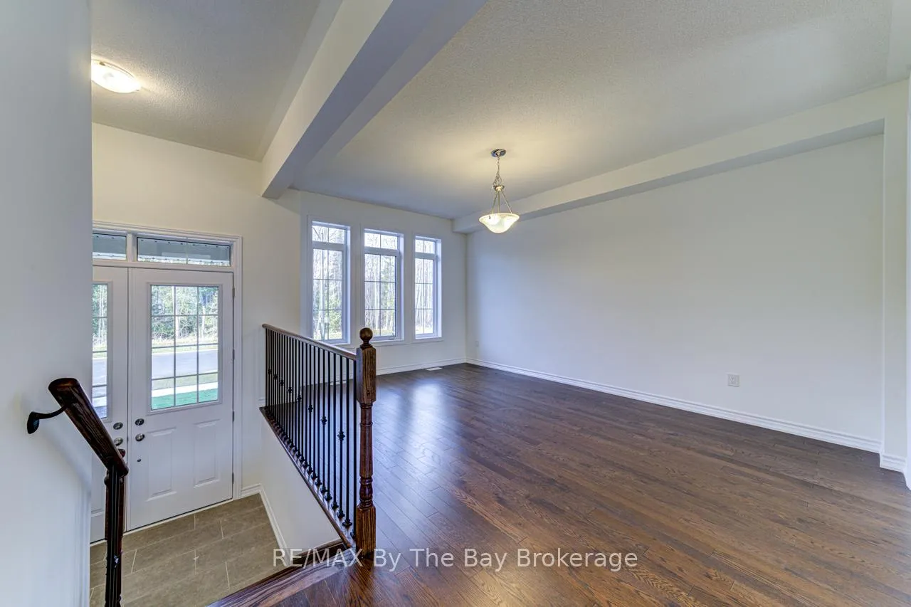 Photo 5 of 162 Mapleside Drive, Wasaga Beach — HOMEH