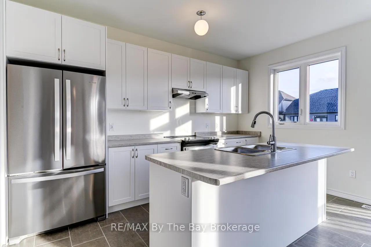 Photo 16 of 162 Mapleside Drive, Wasaga Beach — HOMEH