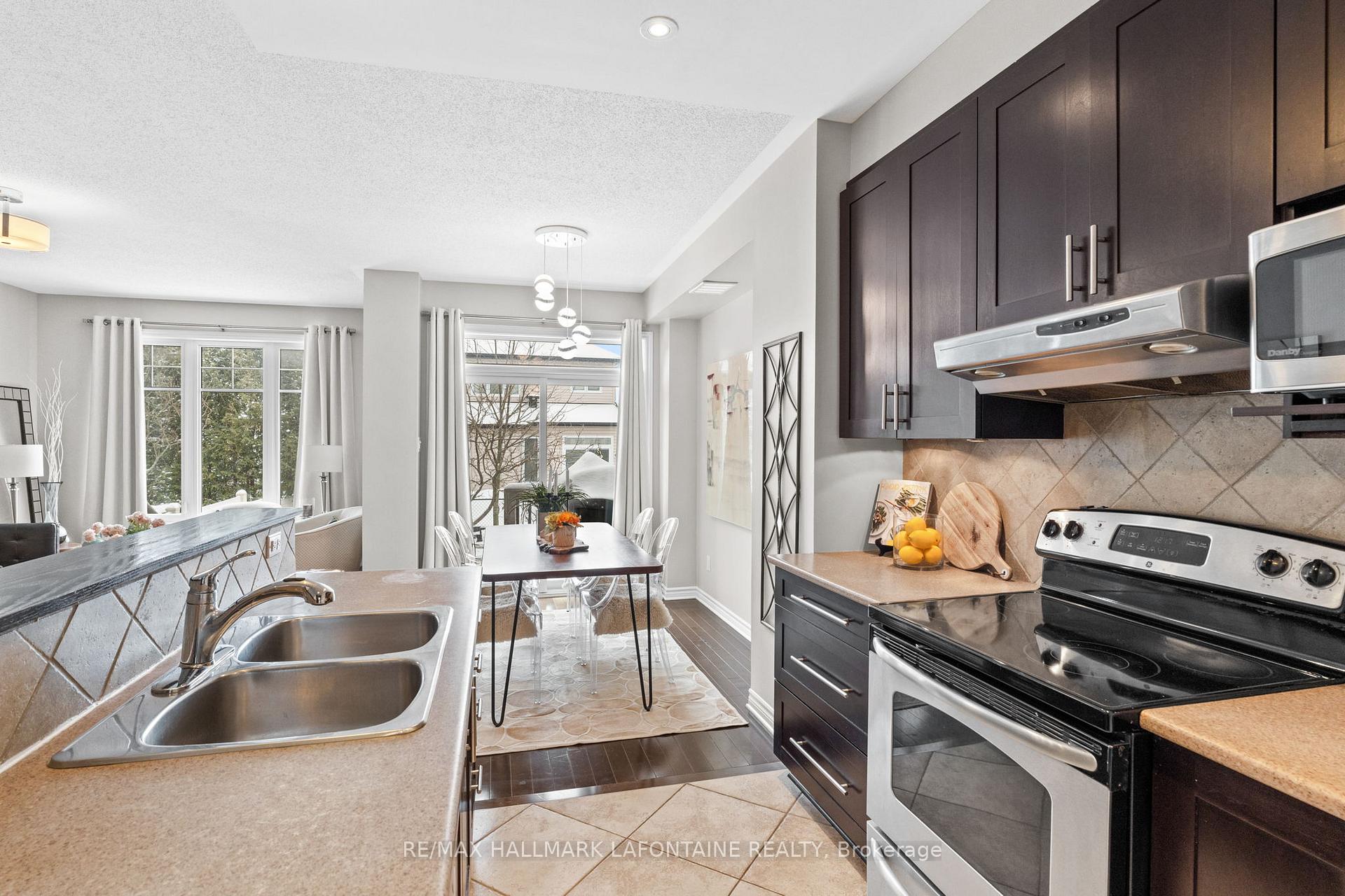 Photo 6 of 122 Flat Sedge Crescent, Ottawa, Blossom Park/Kemp Park/Findlay Creek — HOMEH