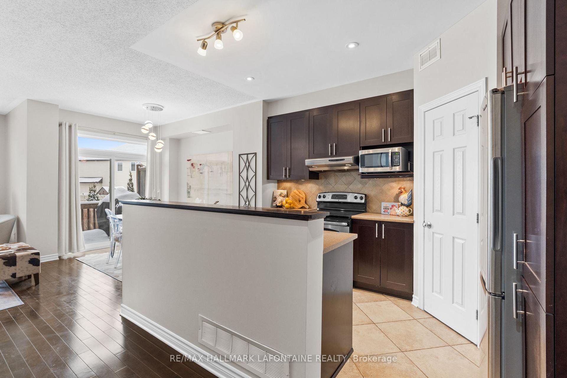 Photo 7 of 122 Flat Sedge Crescent, Ottawa, Blossom Park/Kemp Park/Findlay Creek — HOMEH