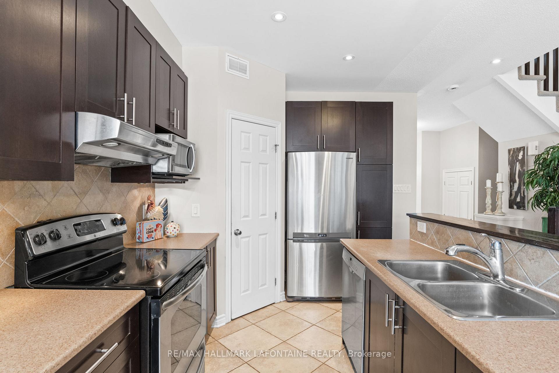 Photo 8 of 122 Flat Sedge Crescent, Ottawa, Blossom Park/Kemp Park/Findlay Creek — HOMEH