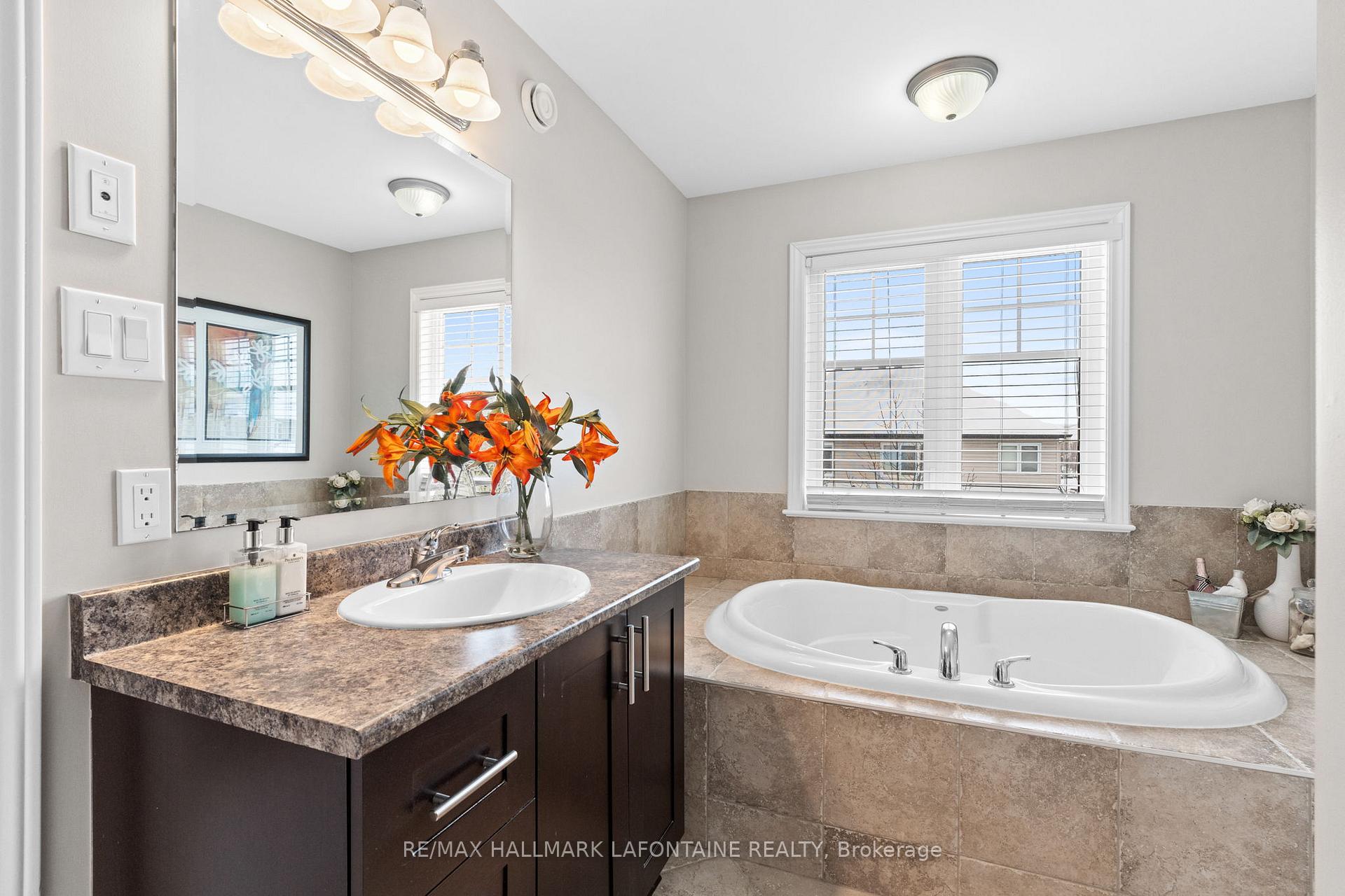 Photo 19 of 122 Flat Sedge Crescent, Ottawa, Blossom Park/Kemp Park/Findlay Creek — HOMEH
