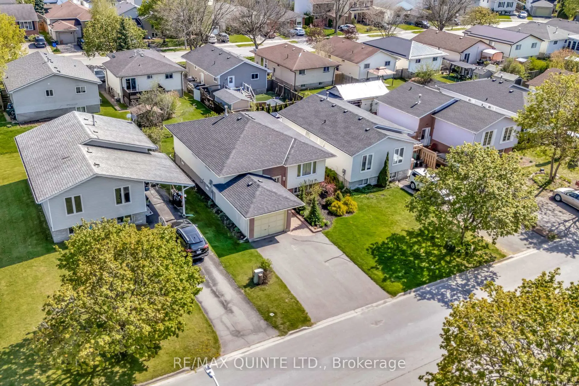 Photo 2 of 66 Bogart Crescent, Belleville, Belleville Ward — HOMEH