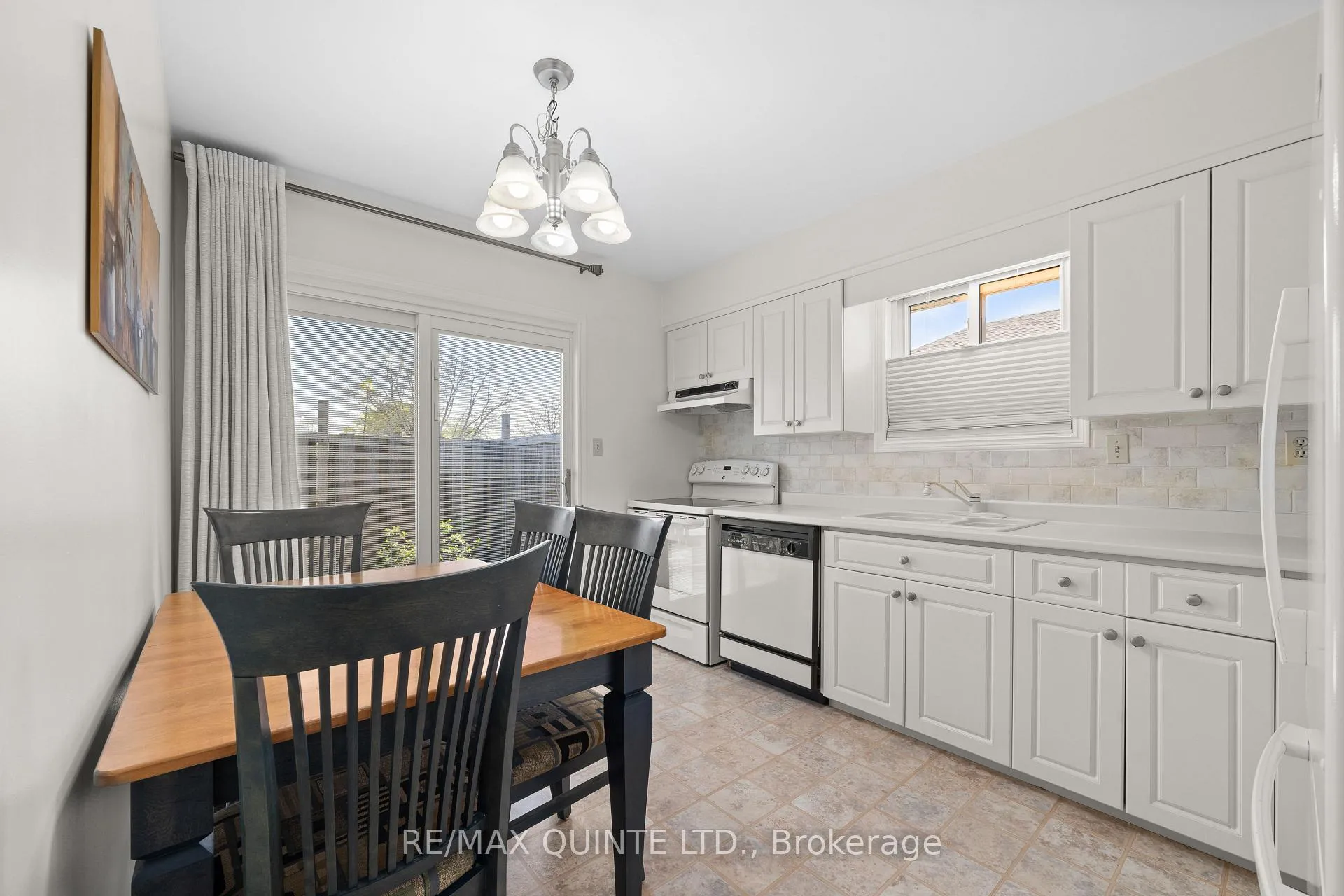 Photo 15 of 66 Bogart Crescent, Belleville, Belleville Ward — HOMEH