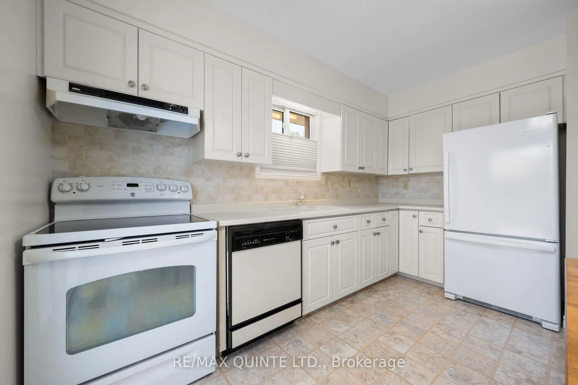 Photo 17 of 66 Bogart Crescent, Belleville, Belleville Ward — HOMEH