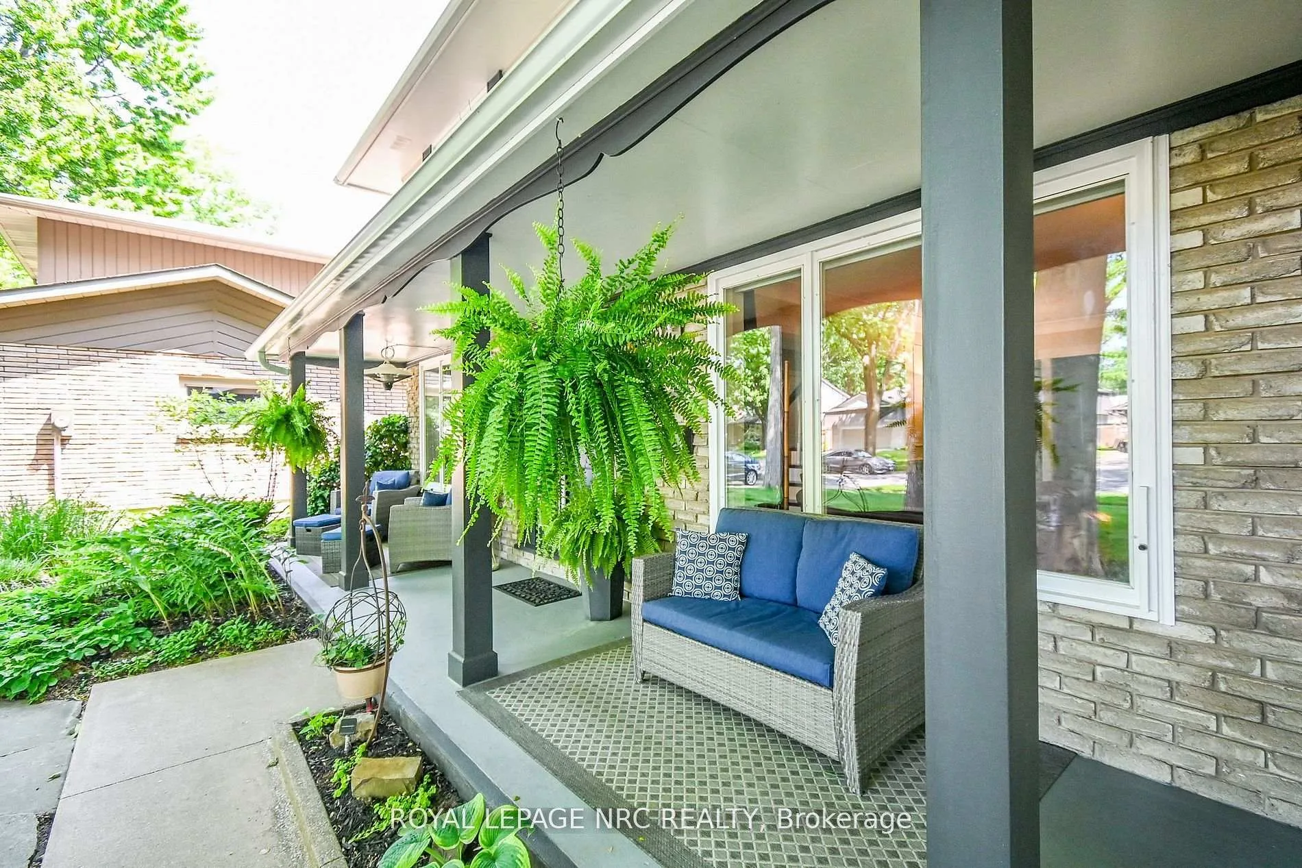 Photo 4 of 7077 Ridgewood Crescent, Niagara Falls, Casey — HOMEH