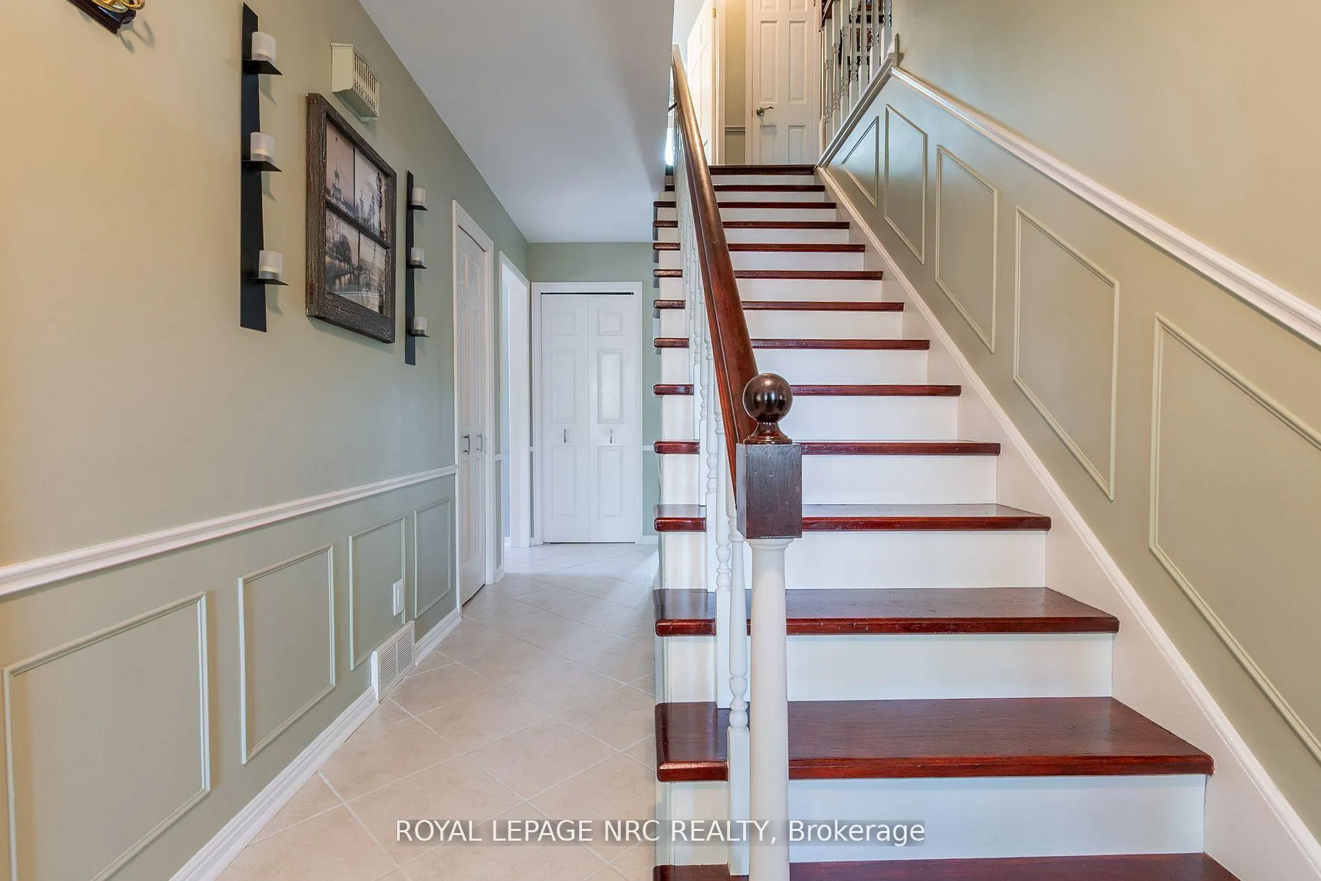 Photo 7 of 7077 Ridgewood Crescent, Niagara Falls, Casey — HOMEH