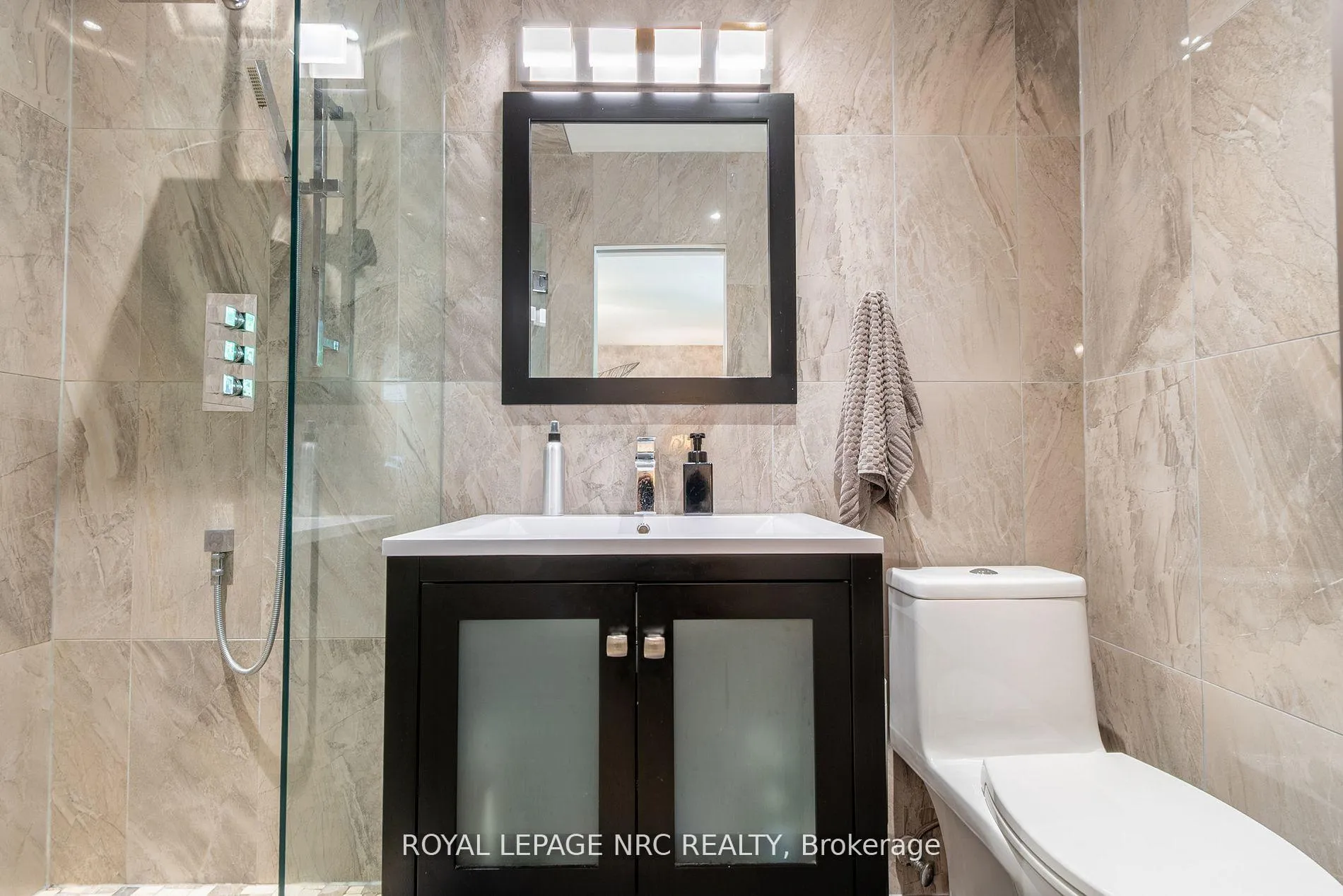 Photo 28 of 7077 Ridgewood Crescent, Niagara Falls, Casey — HOMEH