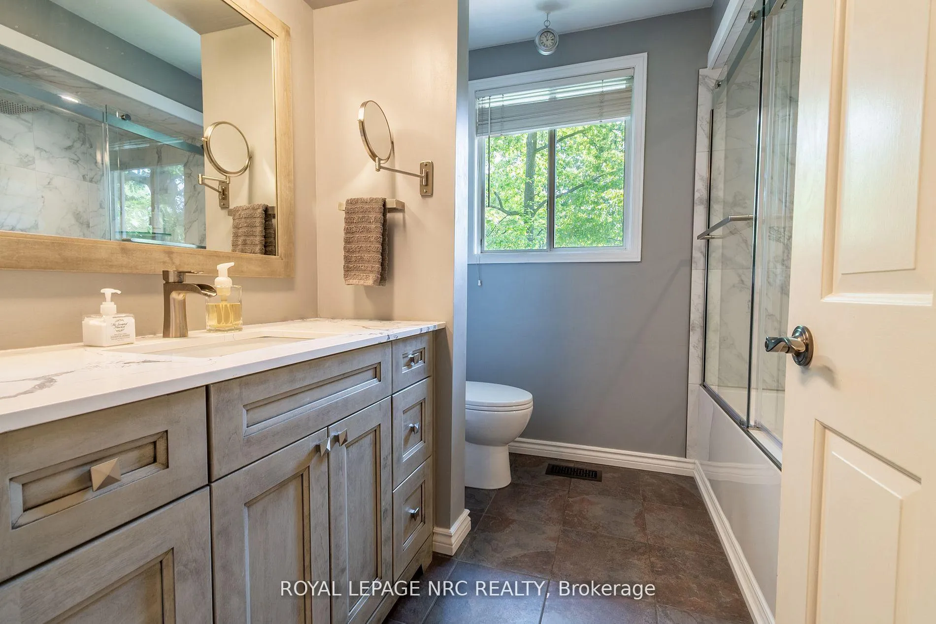 Photo 32 of 7077 Ridgewood Crescent, Niagara Falls, Casey — HOMEH