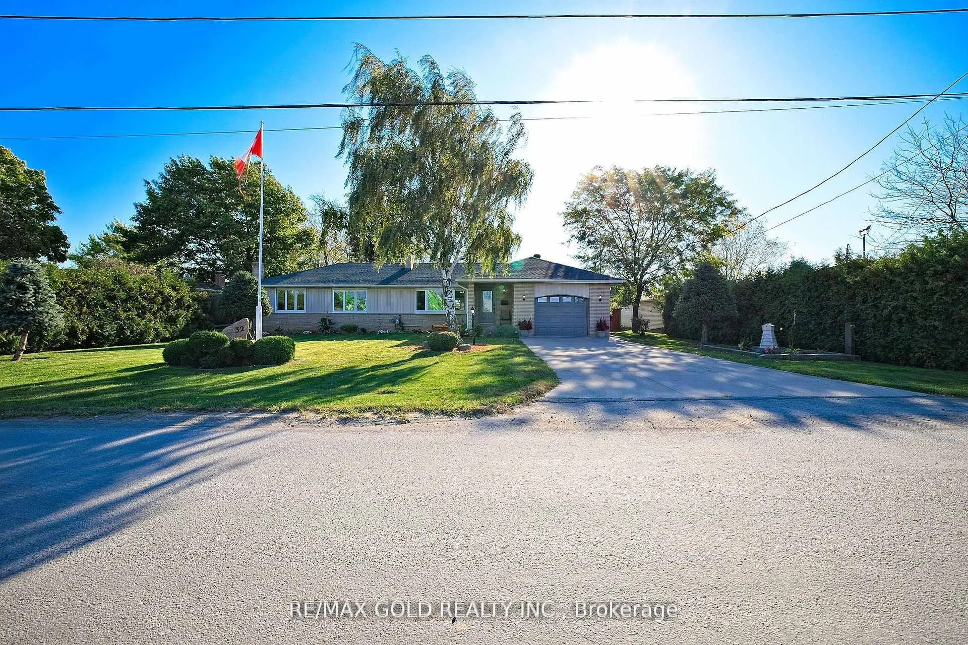 Front of 32 Oriole Avenue
