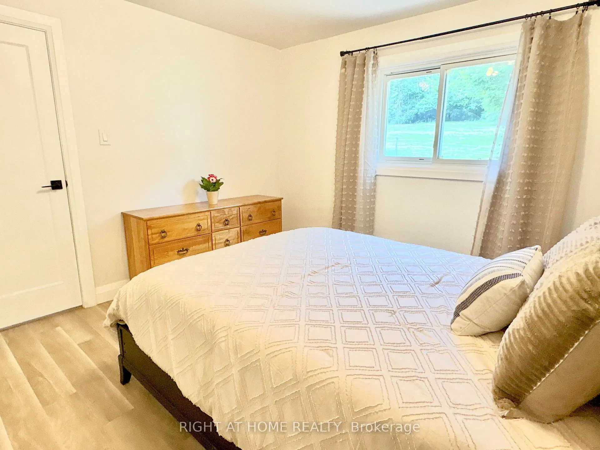 Photo 22 of 6680 County Rd 93 Highway, Tay, Rural Tay — HOMEH