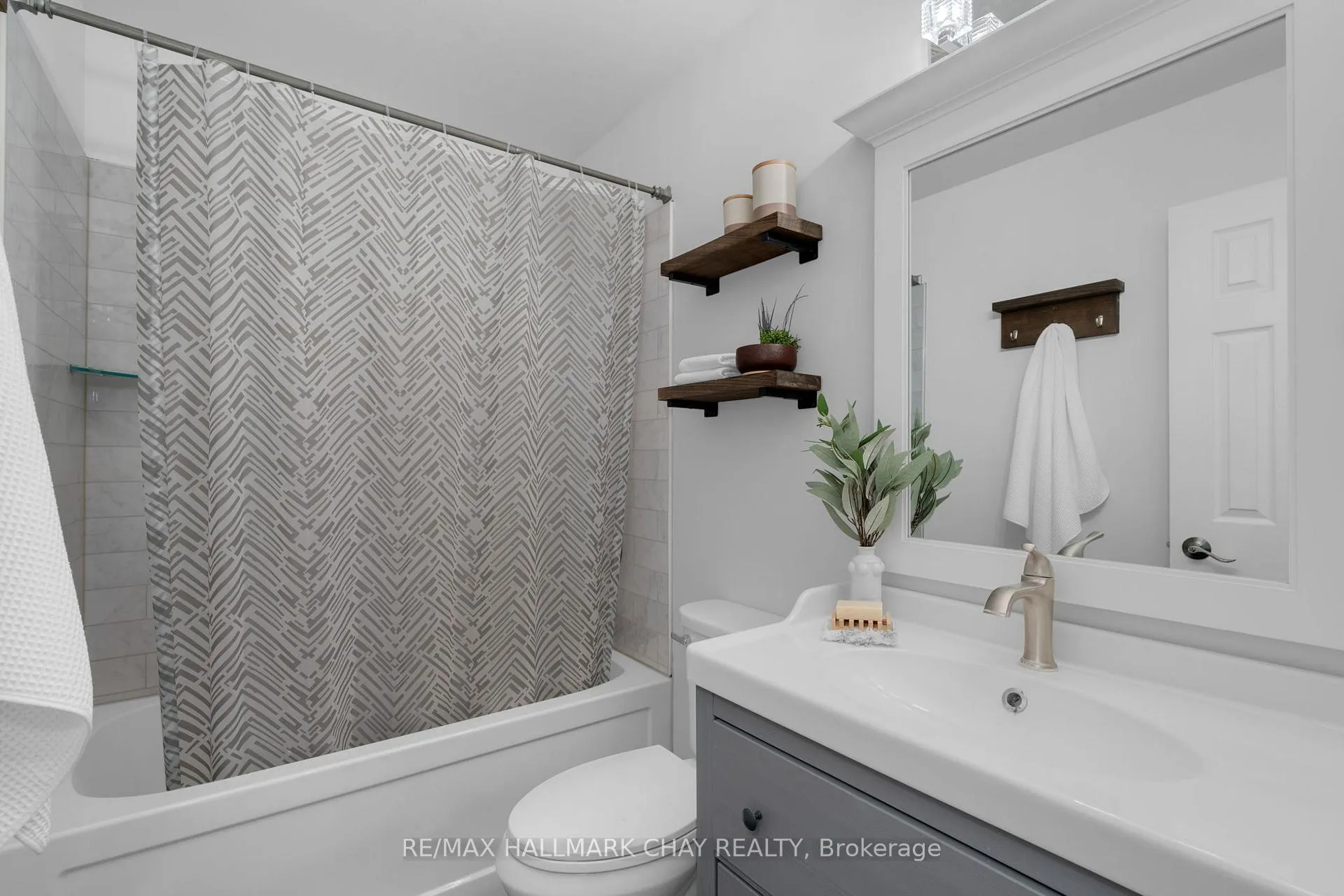 Photo 27 of 26 Brillinger Drive, Wasaga Beach — HOMEH
