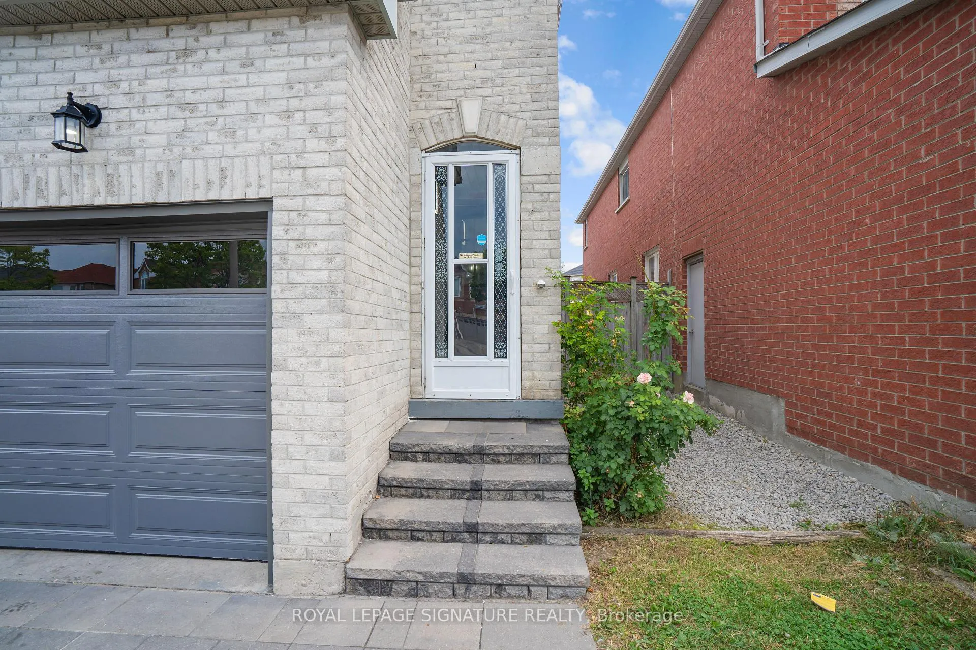 Photo 2 of 217 Sophia Road, Markham, Middlefield — HOMEH