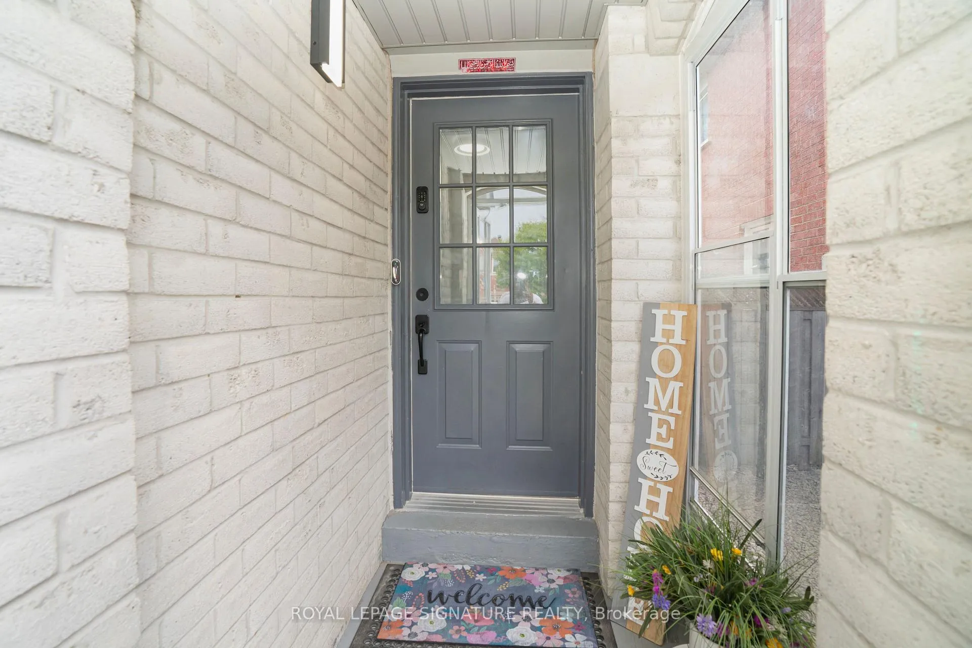 Photo 3 of 217 Sophia Road, Markham, Middlefield — HOMEH