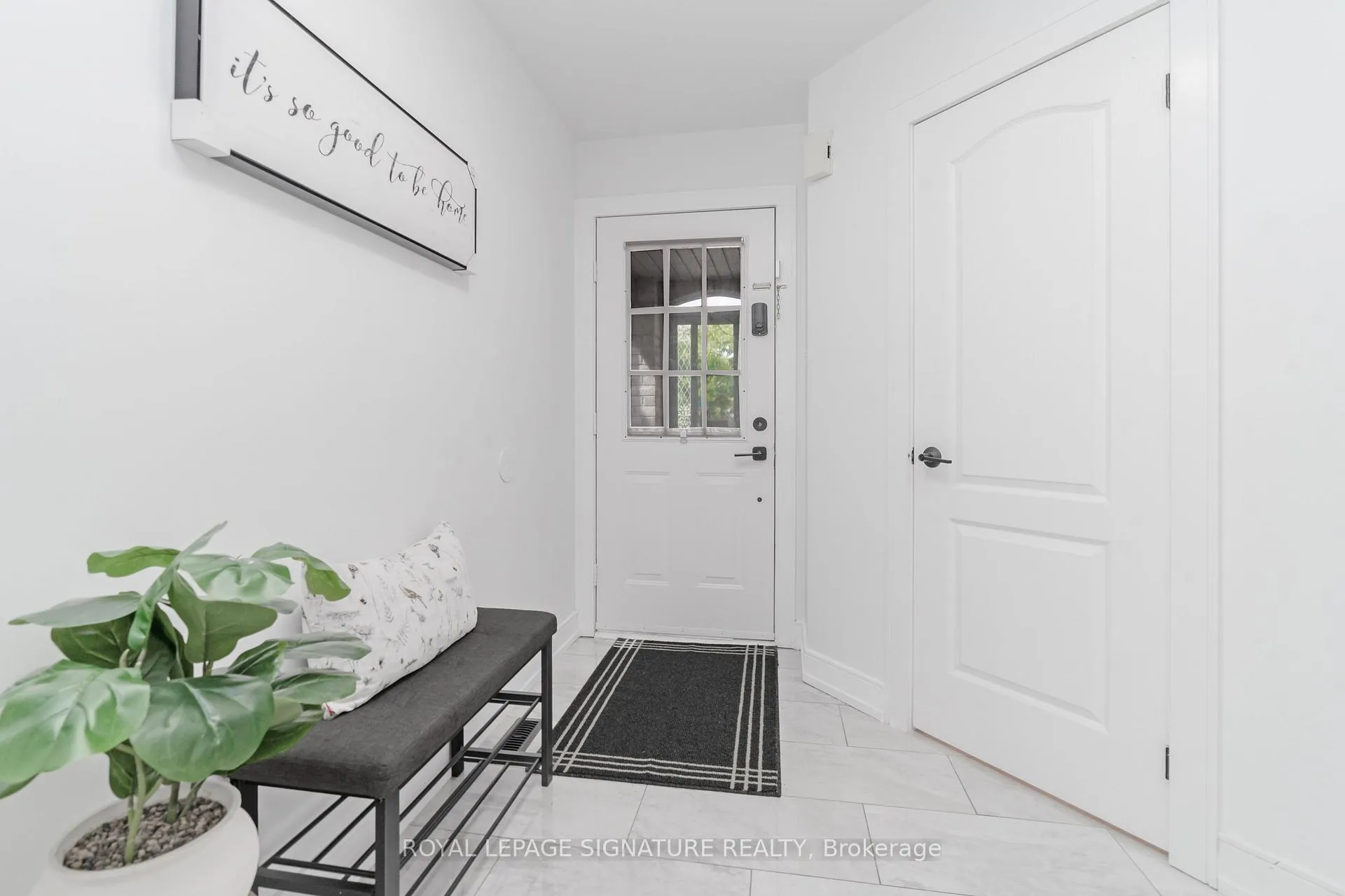 Photo 4 of 217 Sophia Road, Markham, Middlefield — HOMEH