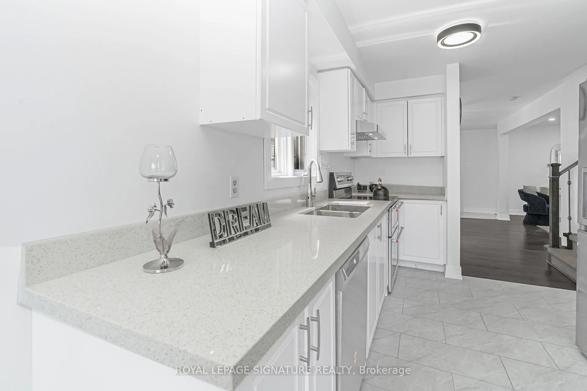 Photo 13 of 217 Sophia Road, Markham, Middlefield — HOMEH