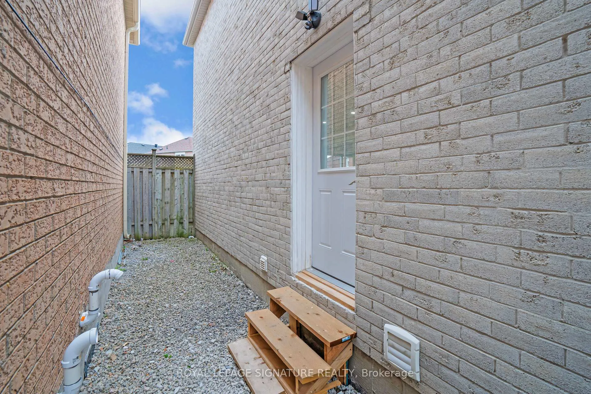 Photo 35 of 217 Sophia Road, Markham, Middlefield — HOMEH