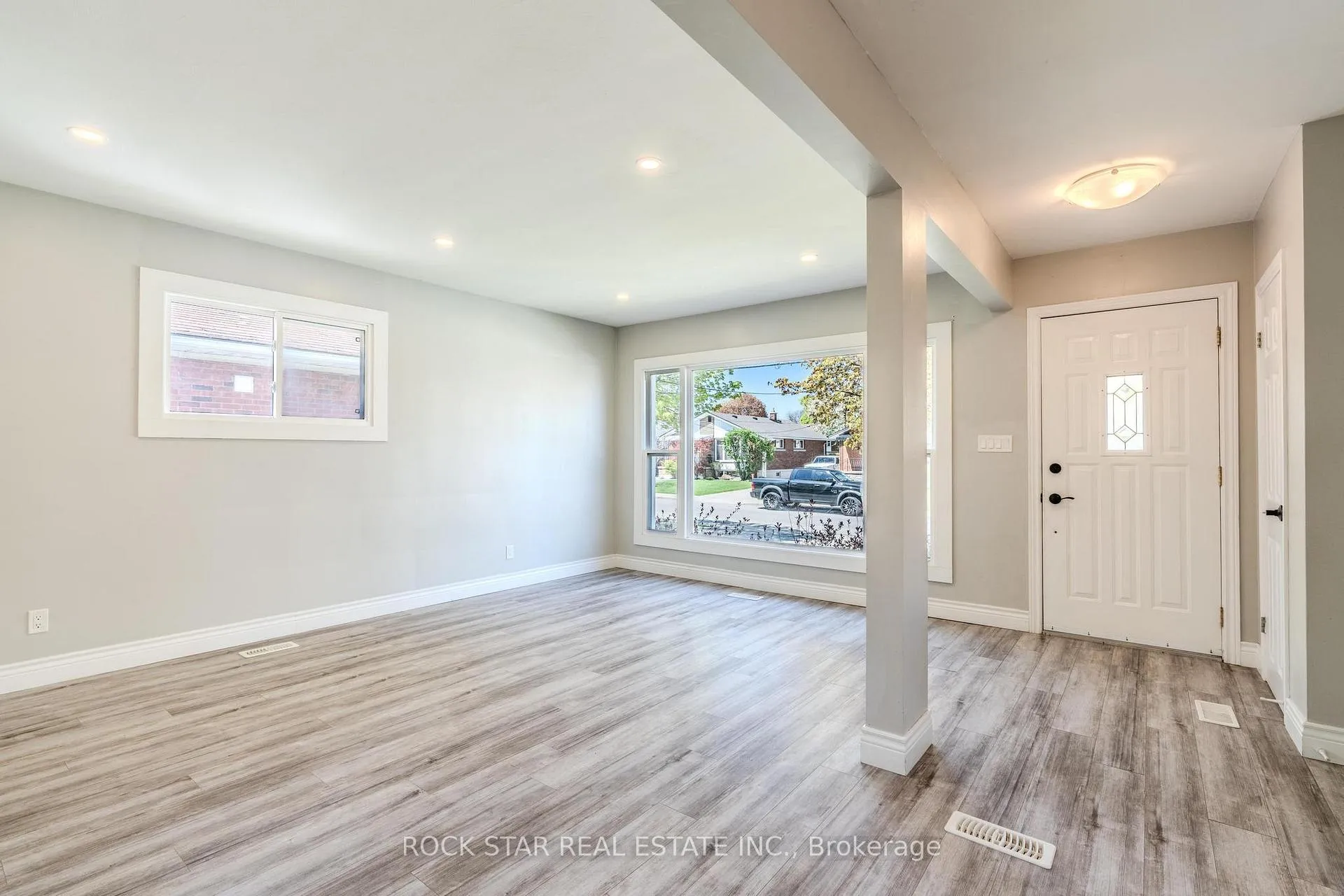 Photo 3 of 543 East 27th Street, Hamilton, Burkholme — HOMEH