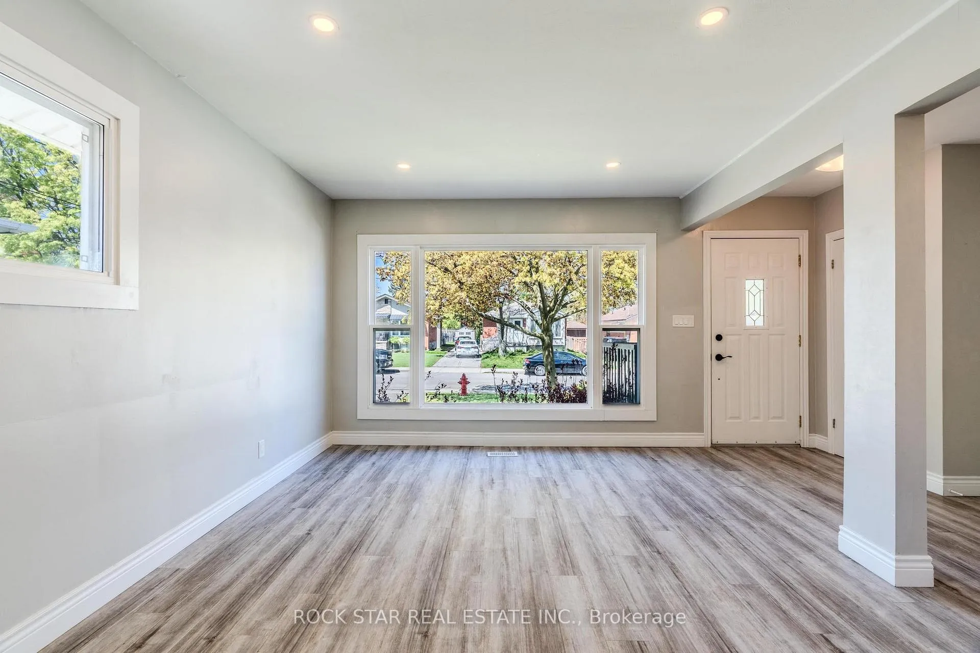 Photo 4 of 543 East 27th Street, Hamilton, Burkholme — HOMEH