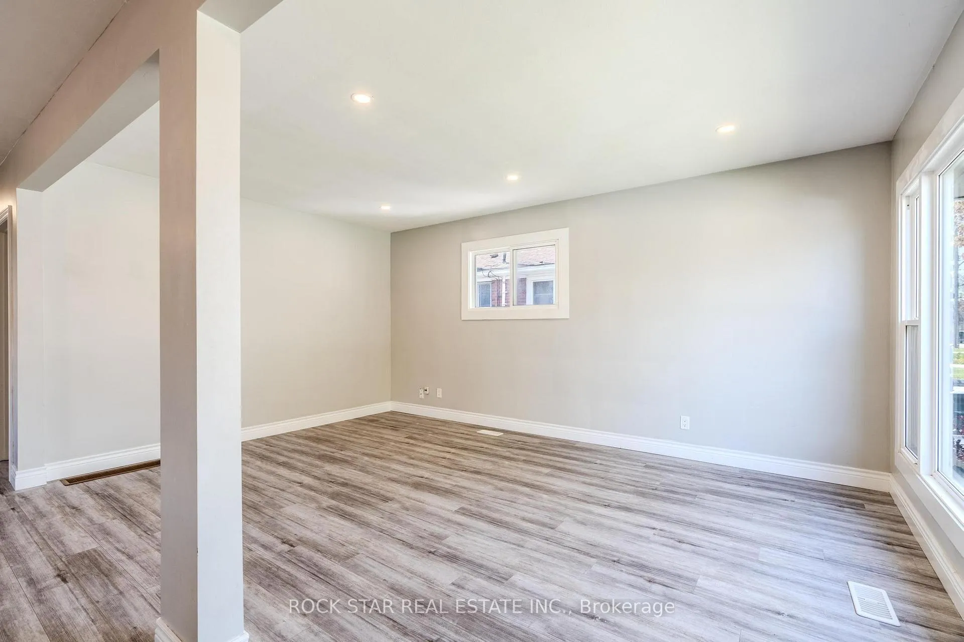 Photo 5 of 543 East 27th Street, Hamilton, Burkholme — HOMEH