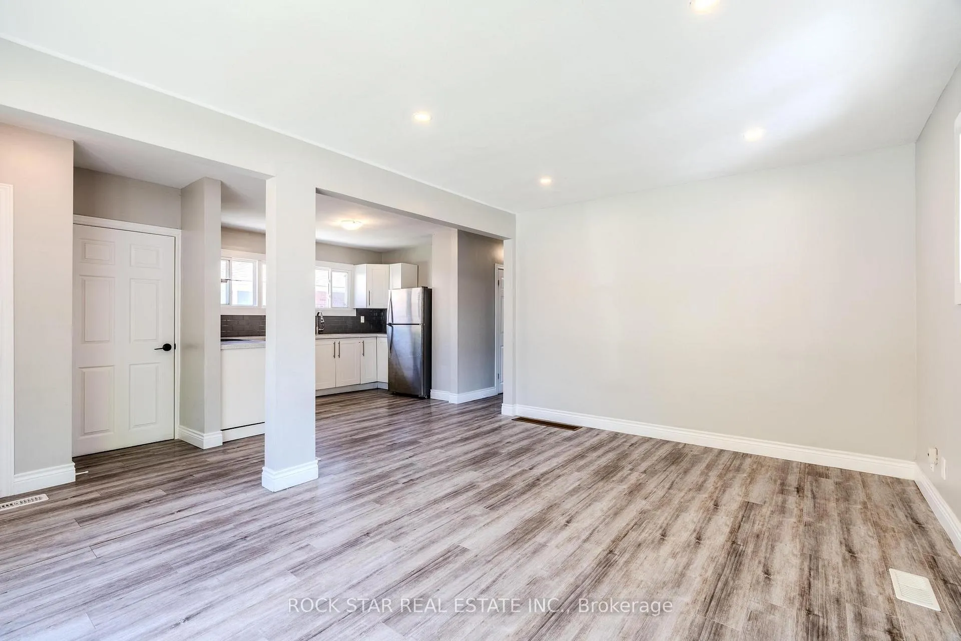 Photo 7 of 543 East 27th Street, Hamilton, Burkholme — HOMEH