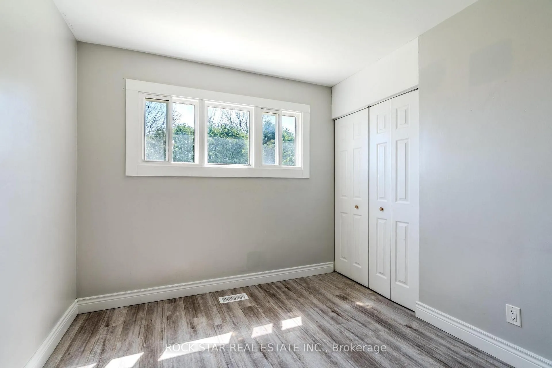 Photo 12 of 543 East 27th Street, Hamilton, Burkholme — HOMEH