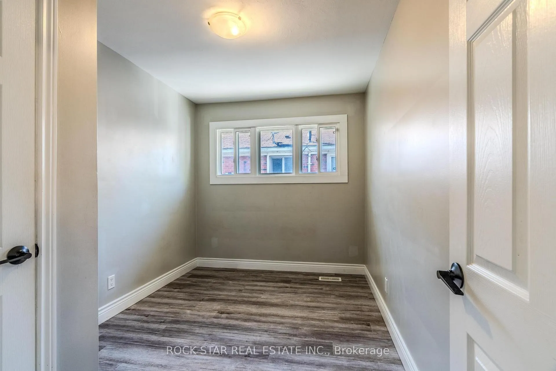 Photo 13 of 543 East 27th Street, Hamilton, Burkholme — HOMEH