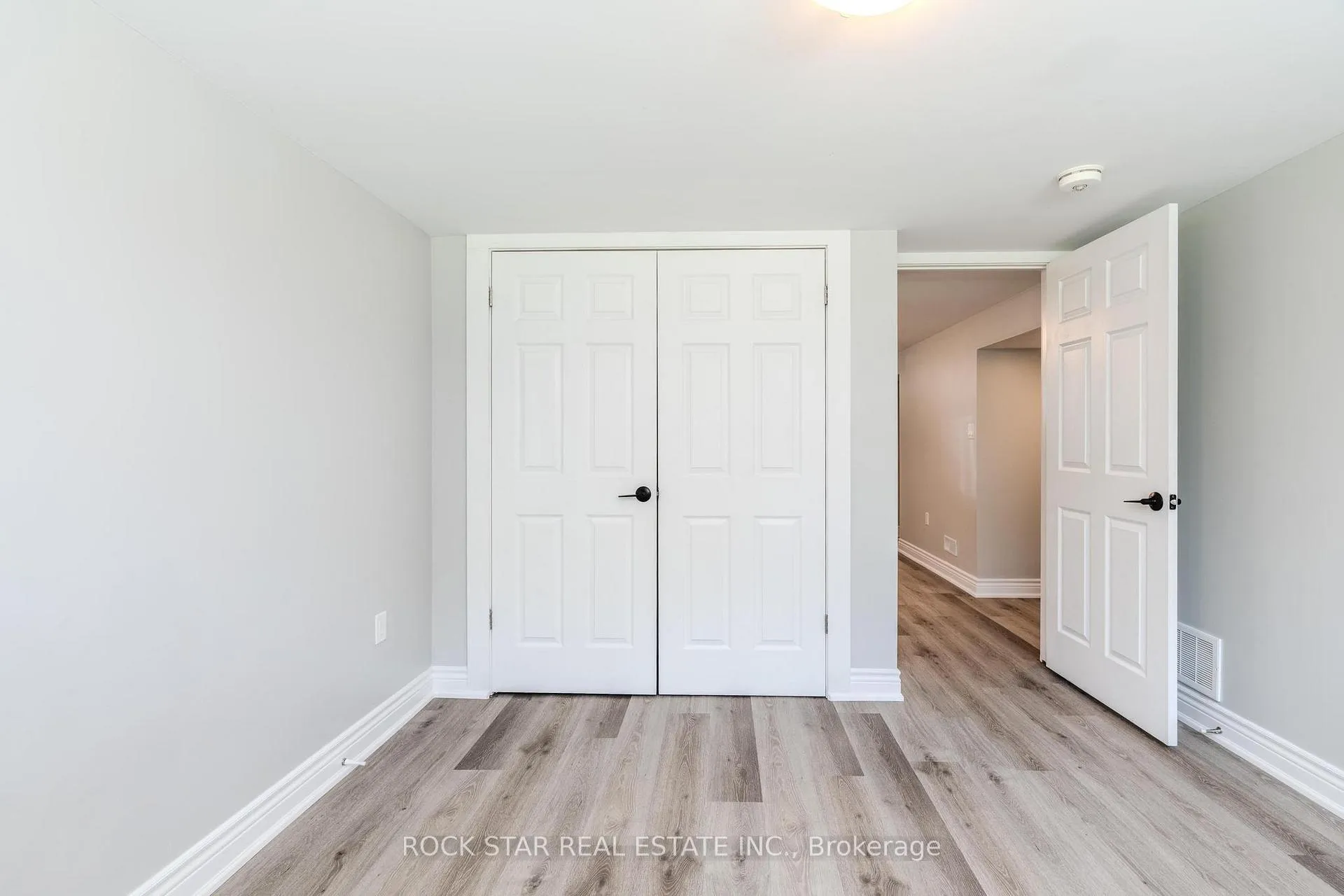Photo 23 of 543 East 27th Street, Hamilton, Burkholme — HOMEH