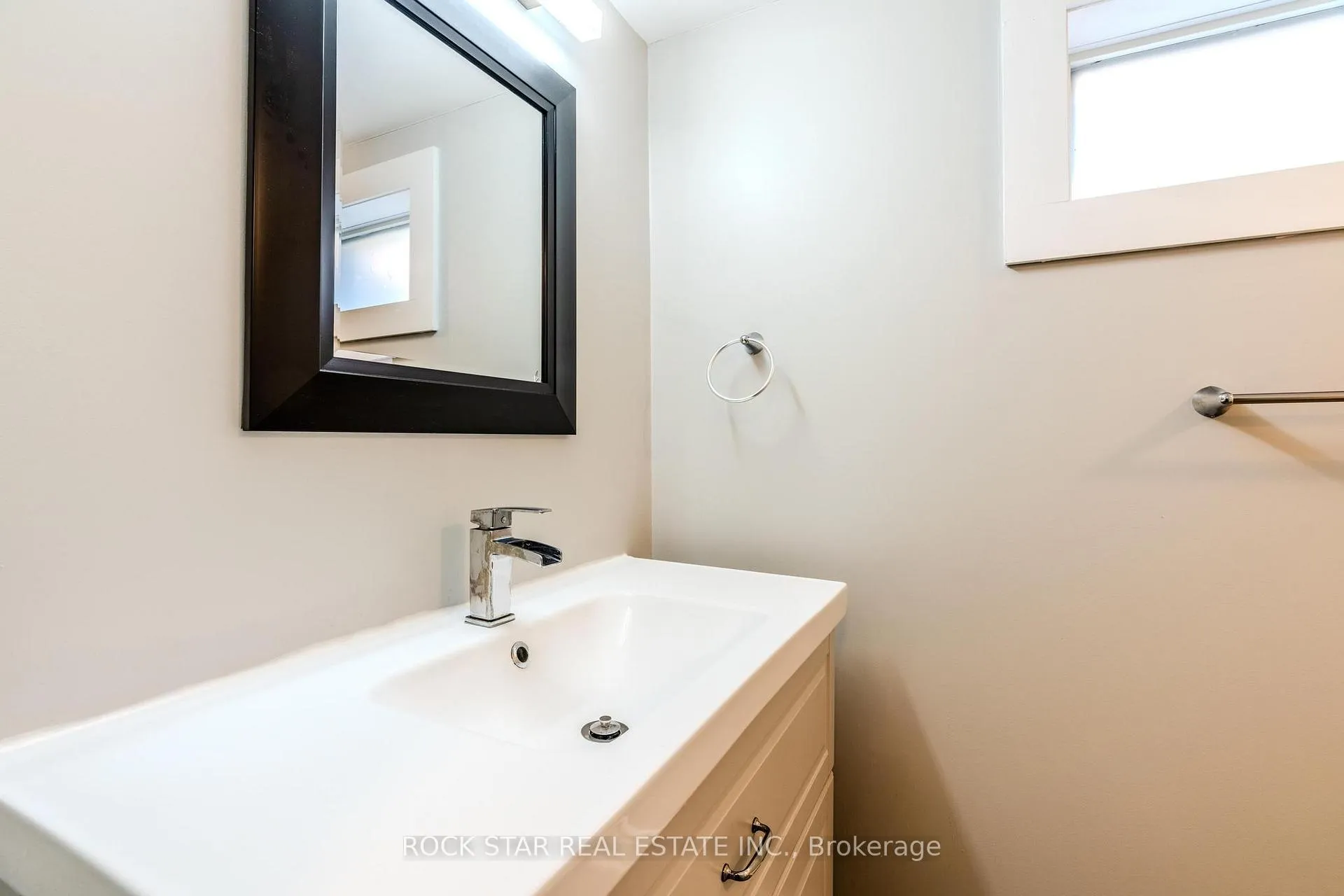 Photo 27 of 543 East 27th Street, Hamilton, Burkholme — HOMEH