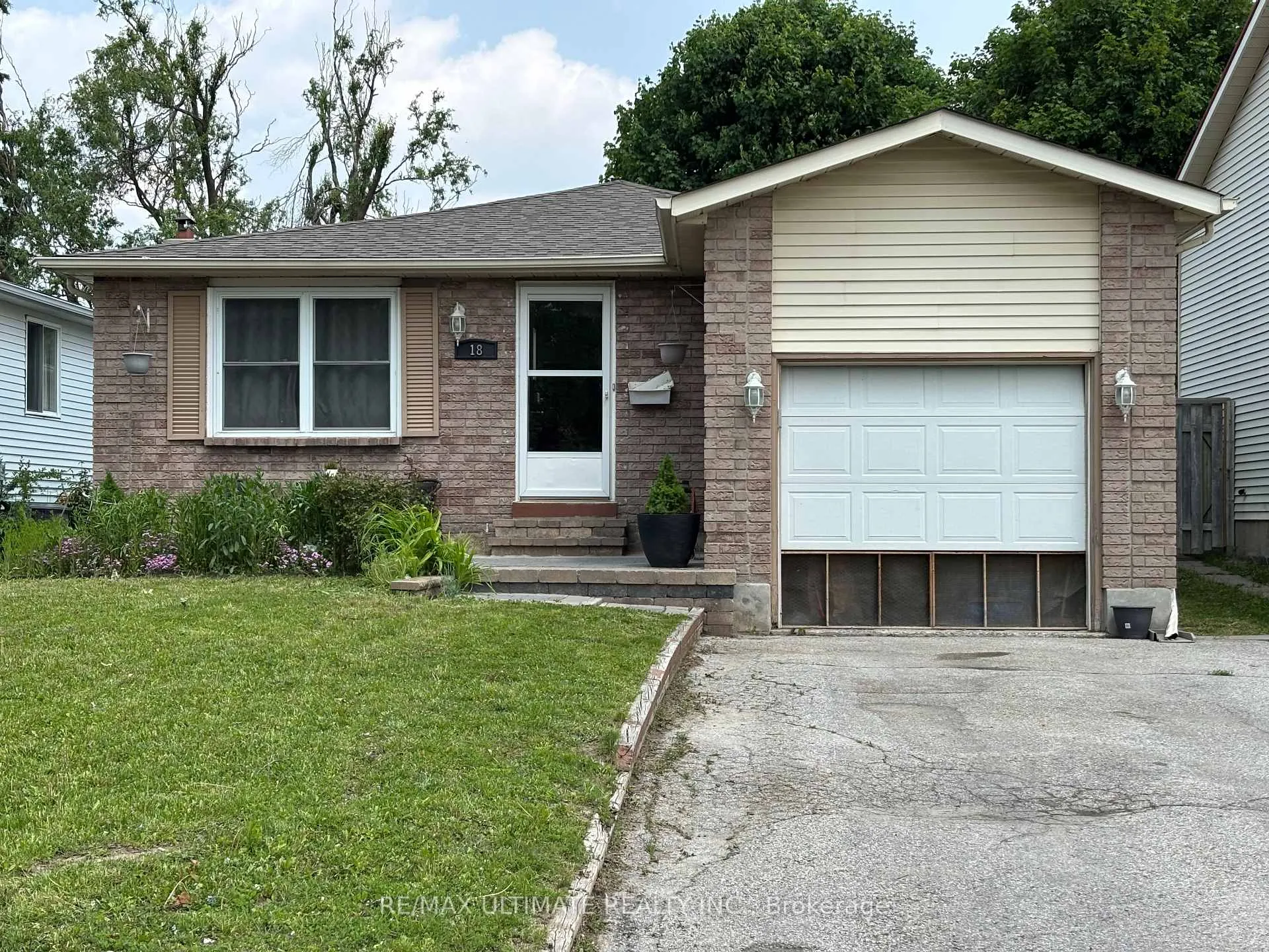 Photo 1 of 18 Hickling Trail, Barrie, Grove East — HOMEH
