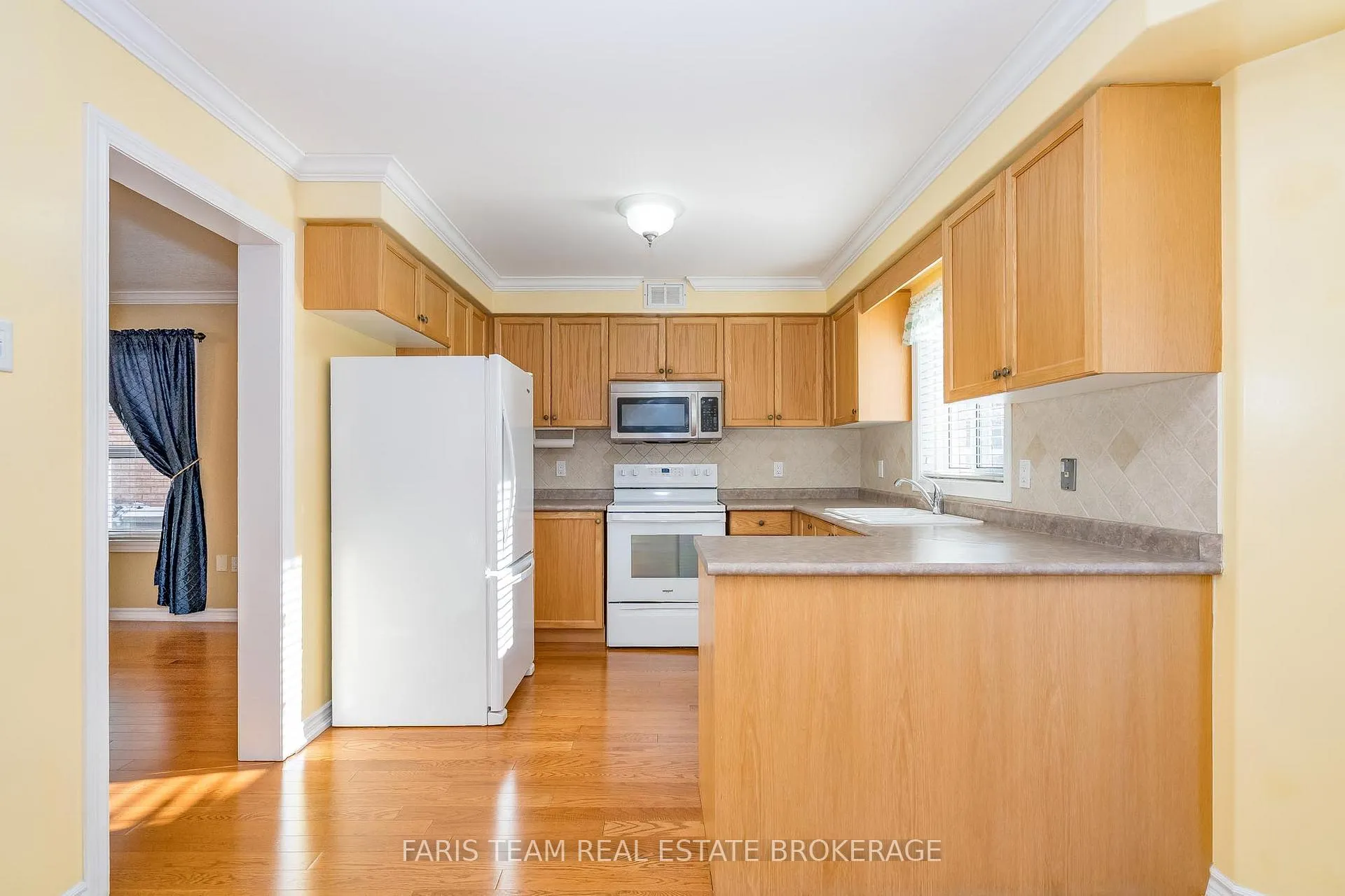 Photo 5 of 25 Dunnett Drive, Barrie, Ardagh — HOMEH