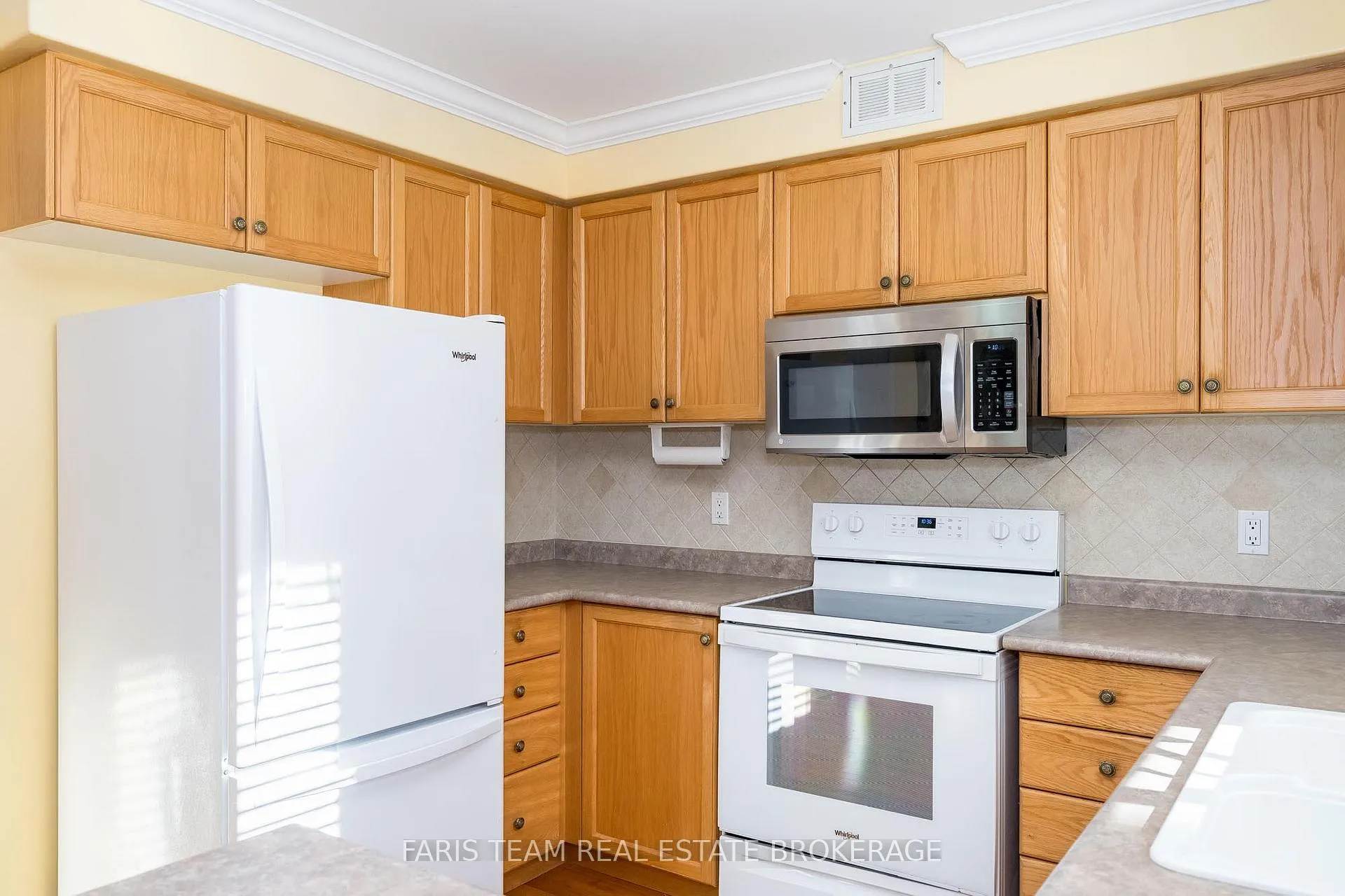 Photo 7 of 25 Dunnett Drive, Barrie, Ardagh — HOMEH