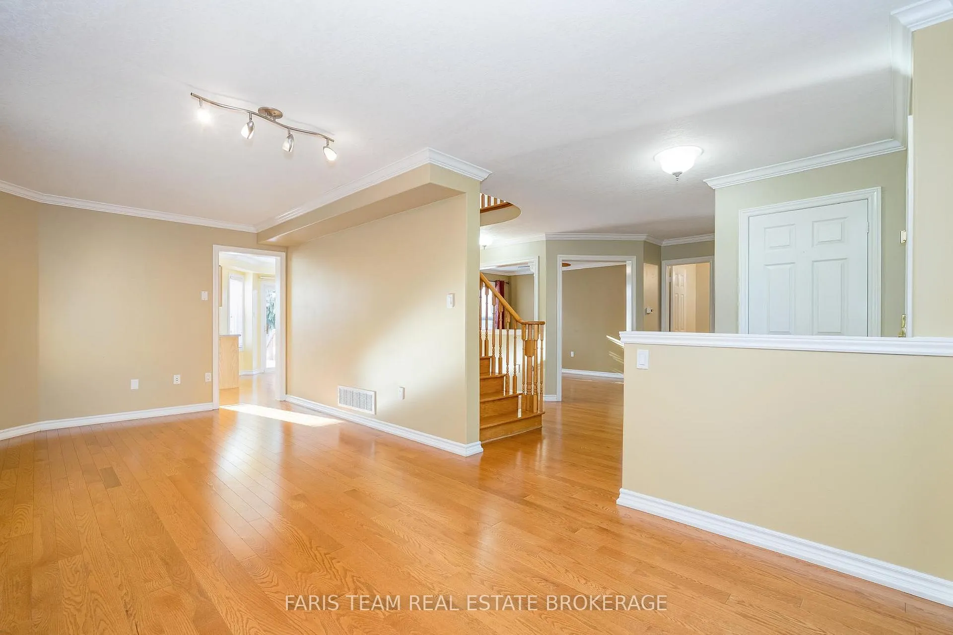 Photo 16 of 25 Dunnett Drive, Barrie, Ardagh — HOMEH