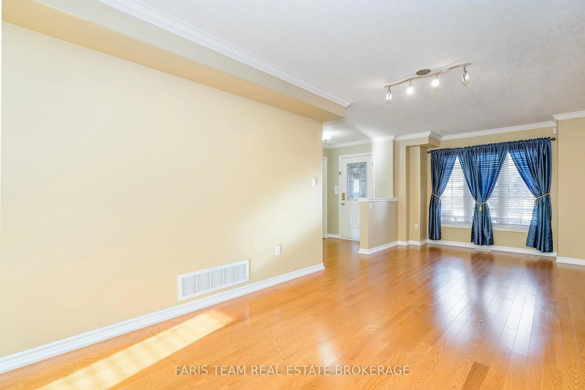 Photo 17 of 25 Dunnett Drive, Barrie, Ardagh — HOMEH
