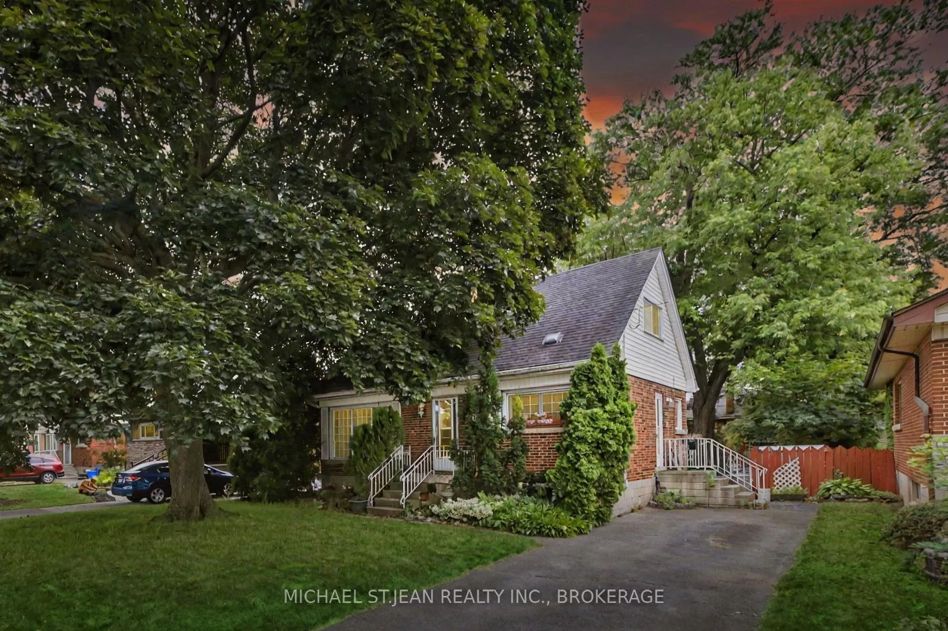 Photo 1 of 46 Hardale Crescent, Hamilton, Huntington — HOMEH