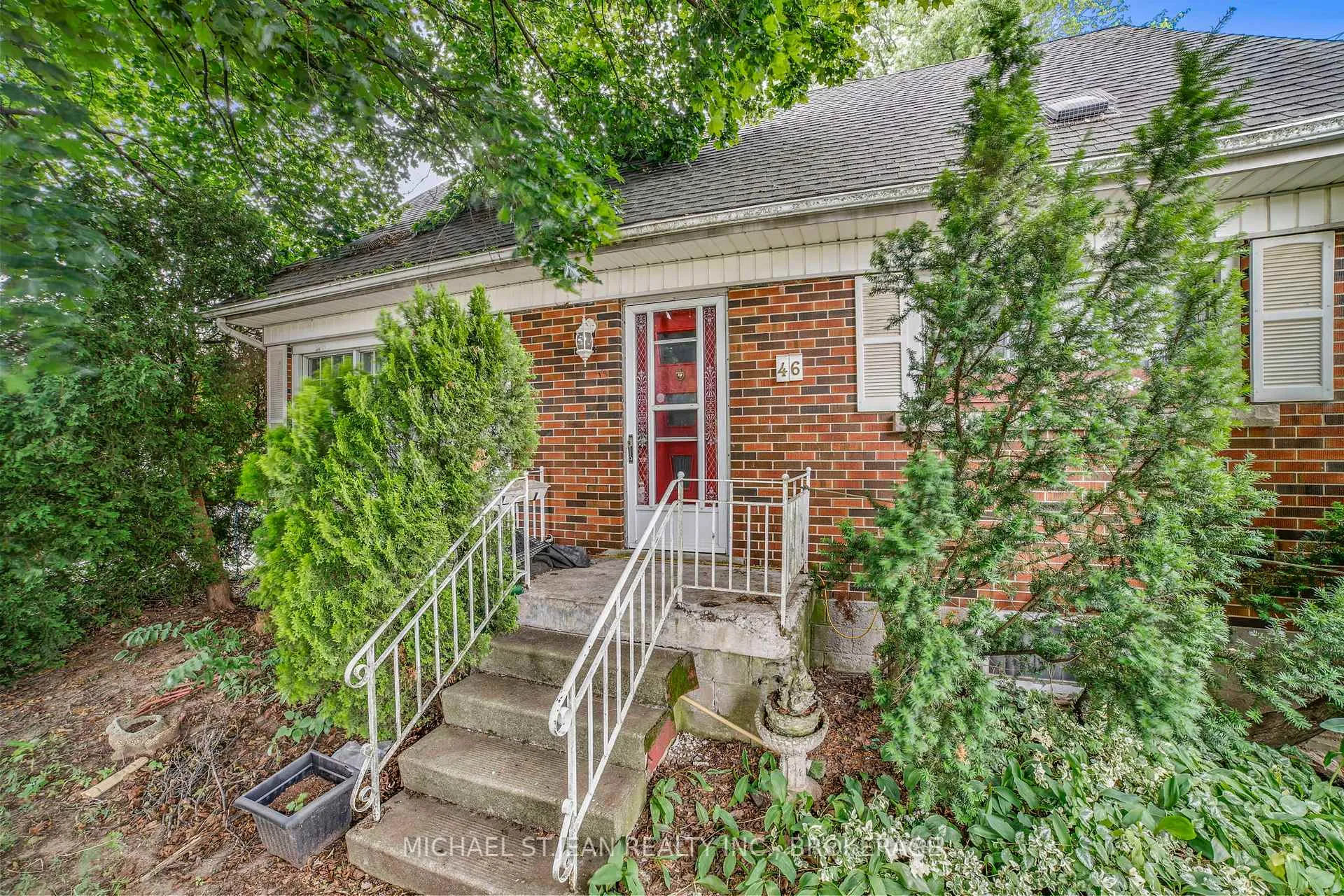 Photo 4 of 46 Hardale Crescent, Hamilton, Huntington — HOMEH