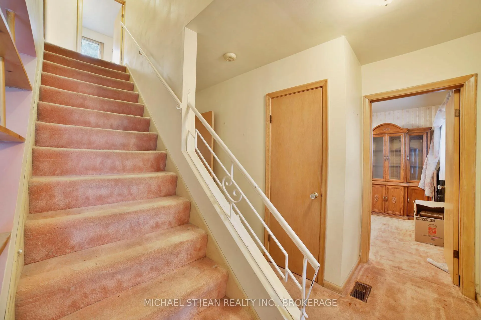 Photo 6 of 46 Hardale Crescent, Hamilton, Huntington — HOMEH