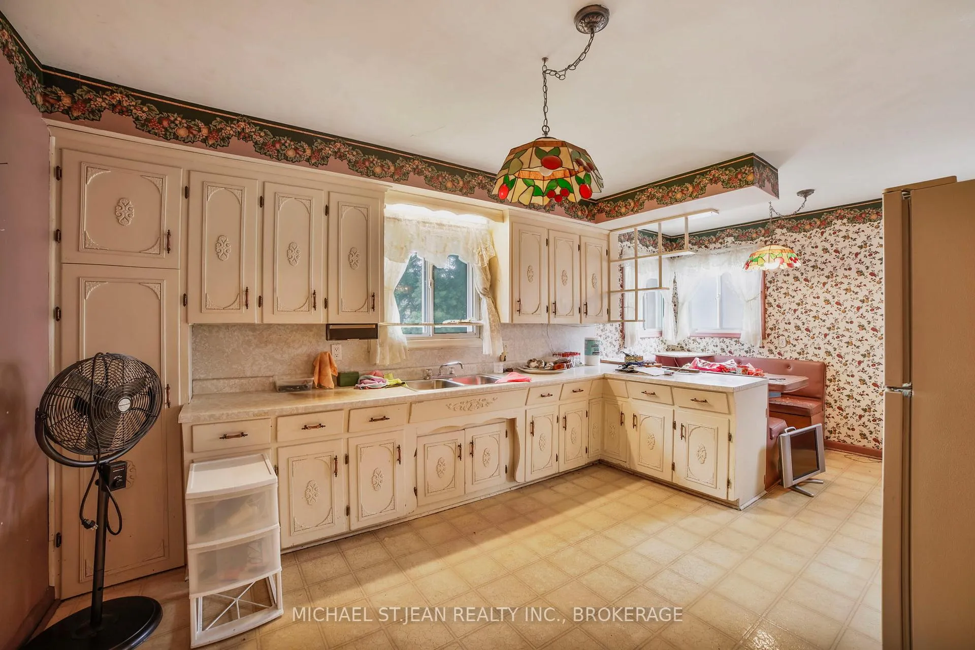 Photo 11 of 46 Hardale Crescent, Hamilton, Huntington — HOMEH
