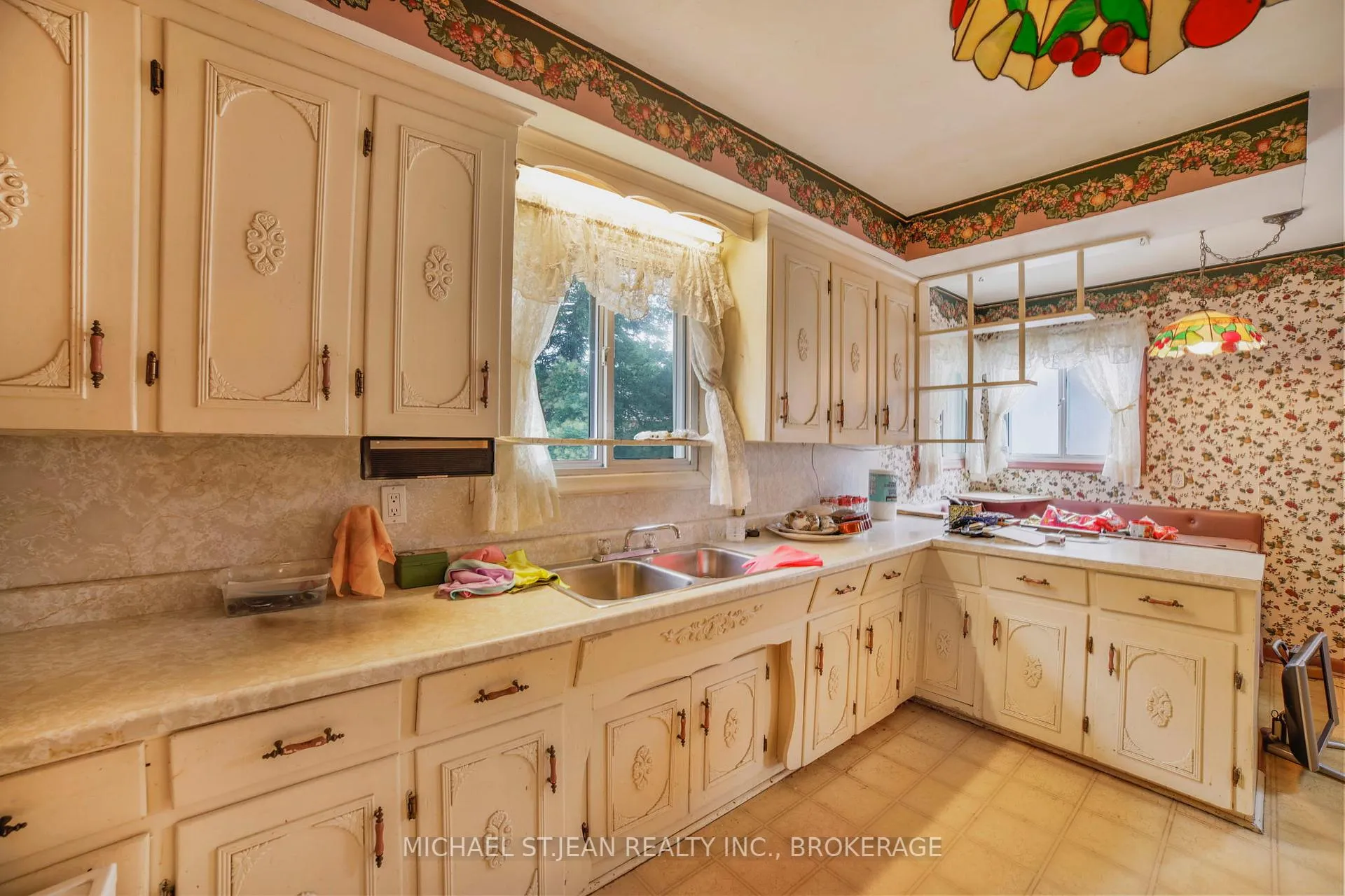 Photo 13 of 46 Hardale Crescent, Hamilton, Huntington — HOMEH