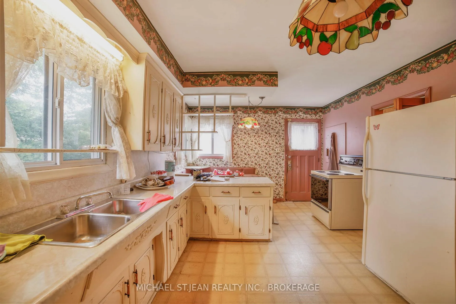 Photo 14 of 46 Hardale Crescent, Hamilton, Huntington — HOMEH